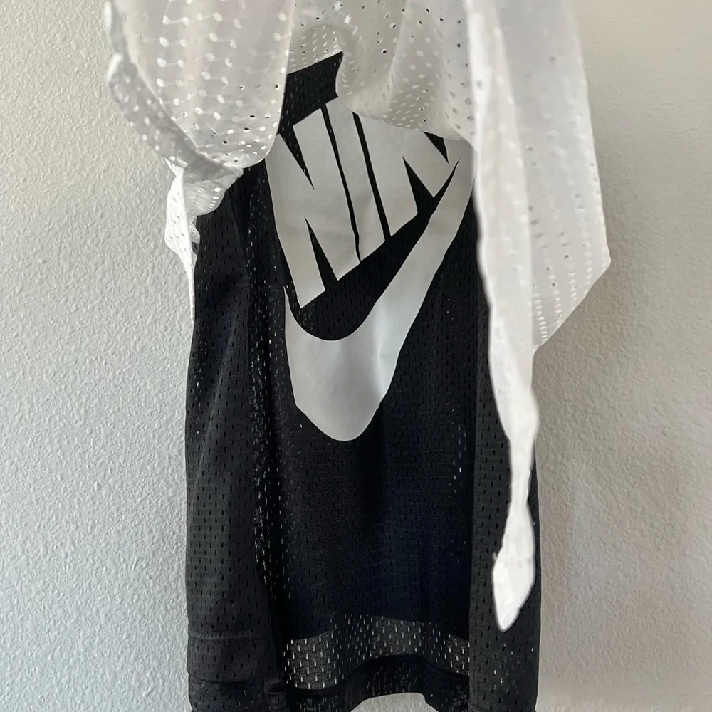Like New! Nike Muscle 💪🏼 Tank! - Picture 4 of 7